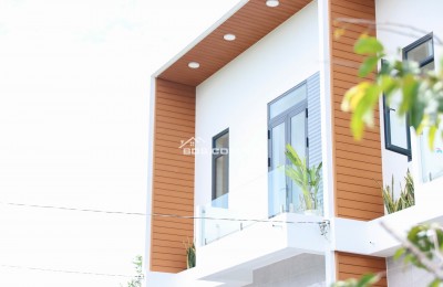BÁN NHÀ ĐẸP TẠI MẶT TIỀN TRUNG TÂM THỊ TRẤN CẦN ĐƯỚC GIÁ CỰC TỐT