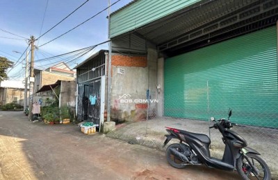 Kho 4t.ỷ Thới Tam Thôn, Hóc Môn, đường ôtô .
 Lh 07838 +93838 để xem kho