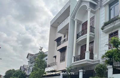 Cho thuê căn biệt thự đường 23, Hiệp Bình Chánh, nhà xây 1 trệt 2 lầu, sân thượng. DT 8x15