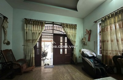 Bán nhà mặt tiền Dương Công Khi, Hóc Môn. DT 200m2, 3 tầng, 6PN. Sổ hồng, giá 15 tỷ.