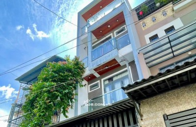 Nhà 4 tầng, hẻm 1 xẹt Đỗ Xuân Hợp, dòng tiền ổn định 10 triệu/tháng, chưa tới 4 tỷ.