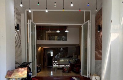 Bán nhà 1 trệt 1 lầu khu Chợ Chùa Bến Tre.Có sẵn nội thất và sổ hồng riêng