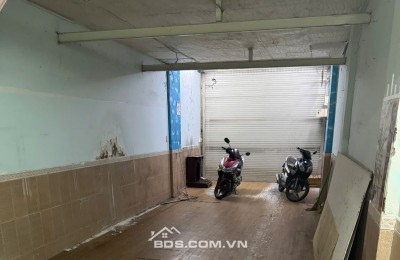 Nhà mặt tiền đường, 70m2, 1 trệt 1 lửng, đường Bến Bình Đông