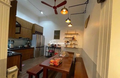 NHÀ HOÀNG QUỐC VIỆT - LÔ GÓC - OTO 5 TẠ ĐỖ CỬA - NGÕ THÔNG - Ở SƯỚNG