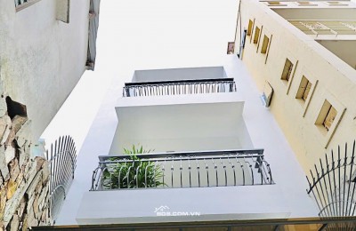 Bán nhà đẹp trung tâm Quận 1 – nhà mới xây, 3 tầng, 4 phòng ngủ, dọn vào ở ngay