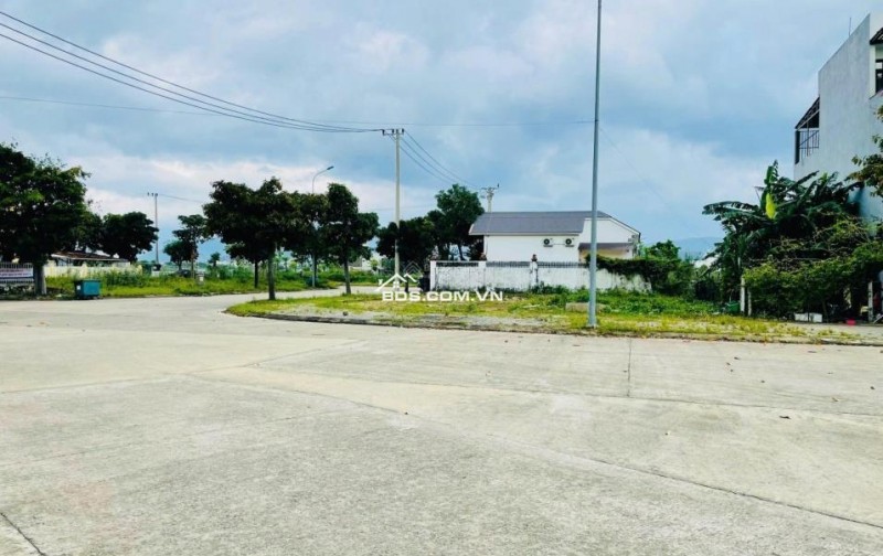 Siêu Phẩm Lô Góc Vệt 50m  Nguyễn Tất Thành, Hòa Hiệp Nam, Liên Chiểu, Đà Nẵng. 147m2, hướng Đông Nam, sổ đỏ, giá 7.2 tỷ. LH: 0877661879