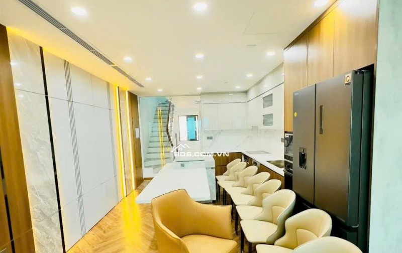 Bán Nhà Mặt Phố Kinh Doanh Nguyễn Văn Cừ 61m, 7 tầng, mt 4m, giá 33.5 tỷ.