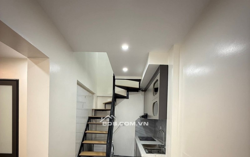 Bán Nhà Kinh Doanh, Ô TÔ, Quỳnh Mai 140m, giá 8,9 tỷ