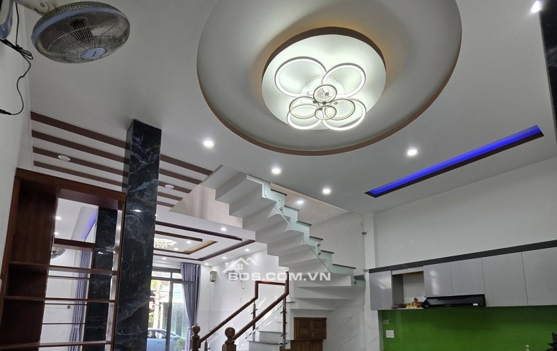 Nhà 2 tầng đường Giáp Văn Cương -  Vị trí Sát biển rất đẹp