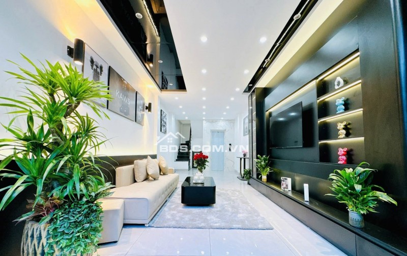 Nhà Đẹp, Gần Times City, Dương Văn Bé 39/43m, 5  tầng, mt 3.4m, giá 12.8 tỷ