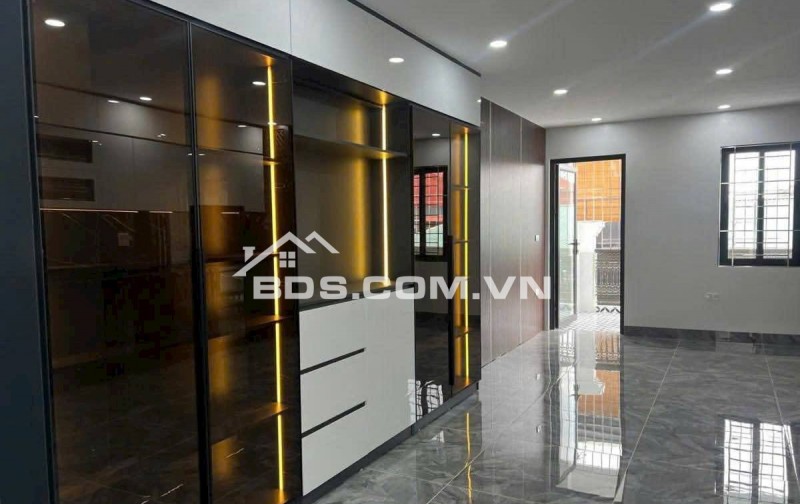 Bán Nhà, Ô TÔ Vào Nhà, Đường Hoàng Mai 50/56m, 7 tầng, mt 4.2m, giá 18.9 tỷ.