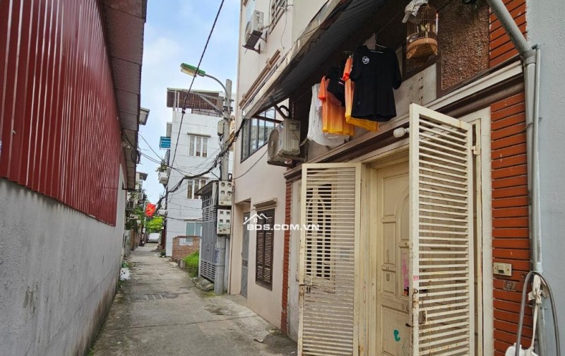 Bán nhà C4 Ngọc Thuỵ 35m lô góc oto qua nhà chỉ 4 tỷ hơn xíu. LH 0936123469