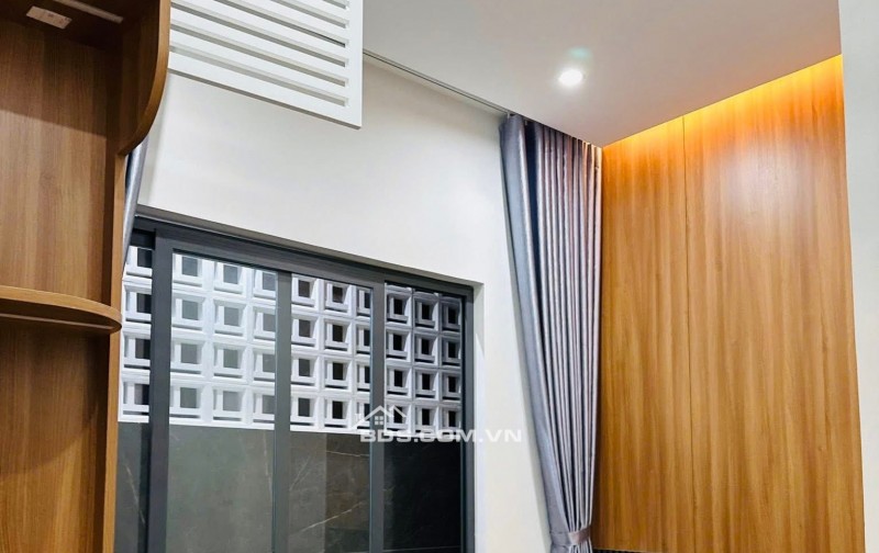 Nhà 3 tầng đường Nguyễn Chích - Diện tích đất = 82,5 m2 - FULL nội thất Y HÌNH