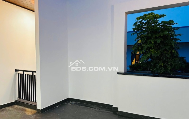 Nhà 3 tầng đường Nguyễn Chích - Diện tích đất = 82,5 m2 - FULL nội thất Y HÌNH