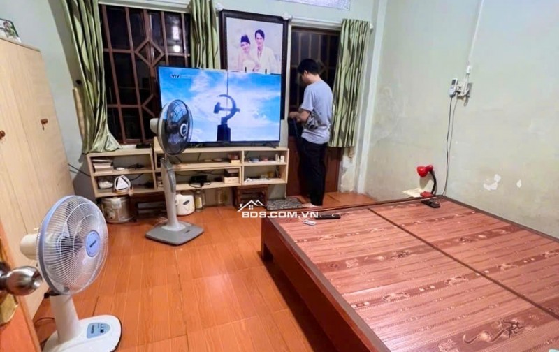 Bán nhà P Vip Tân Sơn Nhì, Hẻm gần 4m thoáng, 32m2 KLG, 2 tầng, Chỉ 3 tỷ nhỉnh TL