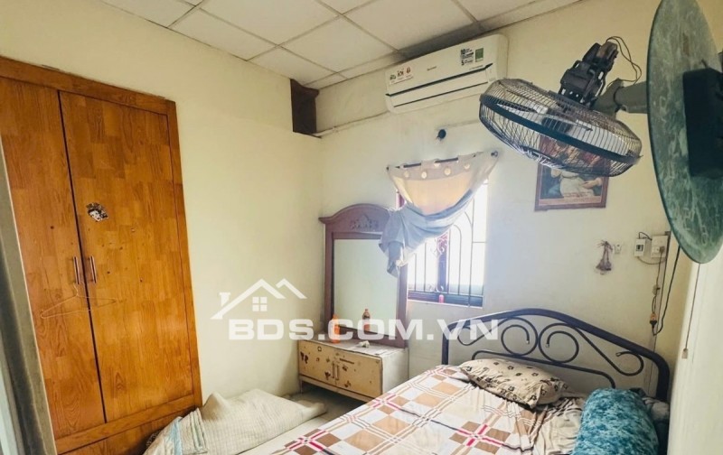 Bán nhà mặt phố Lê Văn Quới, Bình Tân. DT 4x12m, 2 tầng, 2PN. Sổ hồng, giá 4.6 tỷ. LH: 0909898125