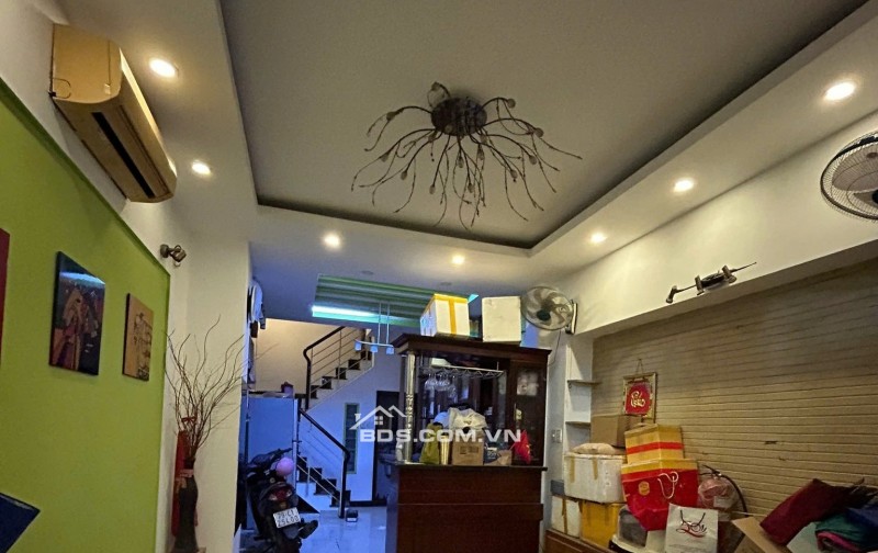 Cho thuê nhà Cách Mạng Tháng 8 Quận 10, 3.5x11m, 3PN giá 13.5tr/tháng