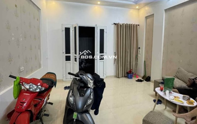 BÁN NHÀ 2.1 TỶ 3 TẦNG 40M2 ( HƯỚNG NAM ) NGÕ CHỢ KÊNH