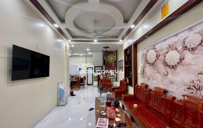 BÁN NHÀ ĐẸP 2.3 TỶ 3 TẦNG 52M2 ( ĐÔNG NAM ) NGÕ ĐƯỜNG KÊNH