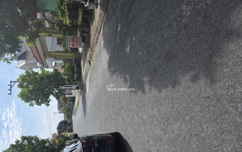 Cần bán đất hòa lạc nằm tại trung tâm đô thị vệ tinh  gần ga metro gần đh quốc gia lh 0987150666 e gửi tt chi tiết ạ.