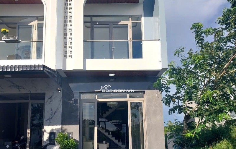 Bán nhà lô C4 đường số 2 cạnh với đường Tú Xương KĐT Tây Bắc.