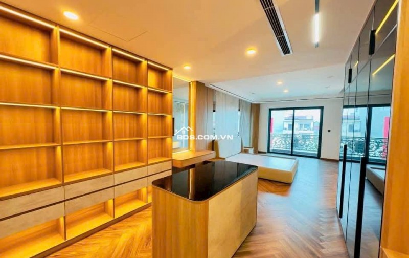 Bán Nhà Mặt Phố Kinh Doanh Nguyễn Văn Cừ 61m, 7 tầng, mt 4m, giá 33.5 tỷ.