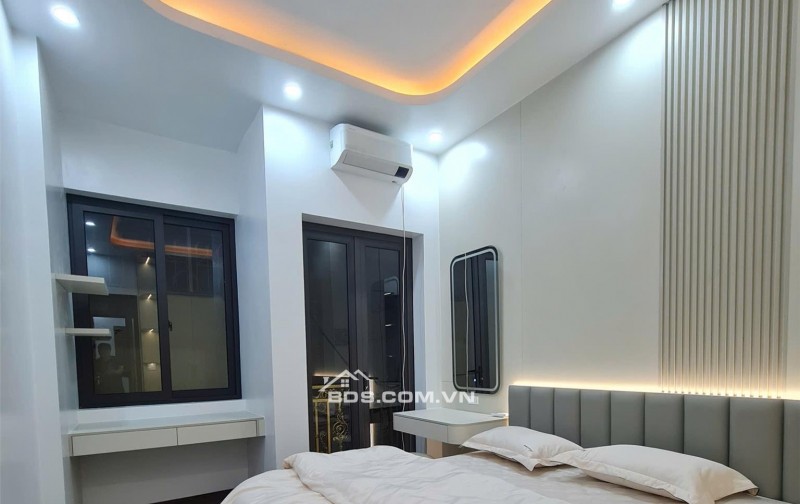 Bán nhà riêng Hoàng Mai, giá 10.6 tỷ, DT 48m2, nhà đẹp mới koong 10m ô tô gần