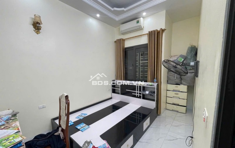 BÁN NHÀ ĐẸP 2.3 TỶ 3 TẦNG 52M2 ( ĐÔNG NAM ) NGÕ ĐƯỜNG KÊNH