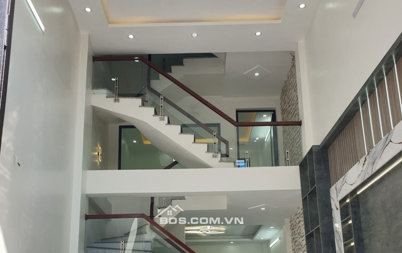 BÁN NHÀ 2.95 TỶ 3.5 TẦNG CÓ GARA Ô TÔ NGÕ RỘNG ĐƯỜNG VĂN CAO