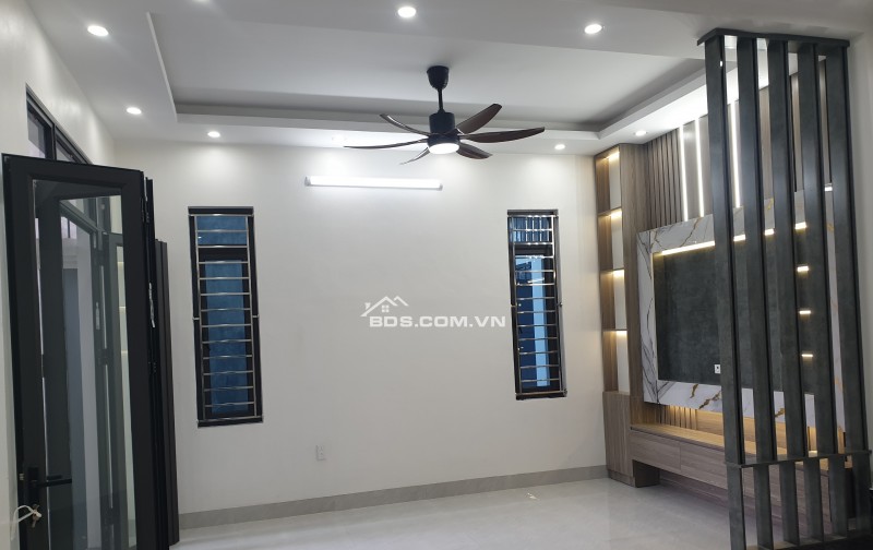 BÁN NHÀ 2.15 TỶ 3 TẦNG 48M2 ( ĐÔNG NAM ) NGÕ RỘNG VĂN CAO