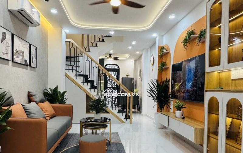 Nhà đẹp ở ngay Huỳnh Văn Bánh Phú Nhuận, 3 tầng 3PN giá 6.85 tỷ TL