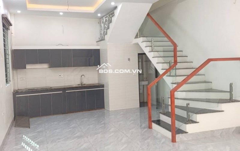 BÁN NHÀ ĐẸP 2.09 TỶ 3 TẦNG 45M2 ( HƯỚNG ĐÔNG ) NGÕ GIẢI PHÓNG