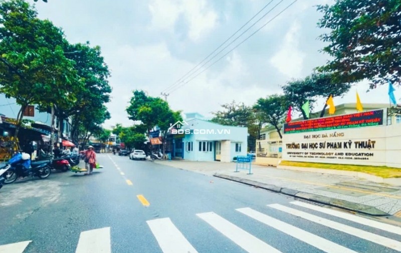 Nhà biệt thự 3 tầng đẹp – đường Ông Ích Khiêm, phường Thanh Bình, quận Hải Châu – Đà Nẵng