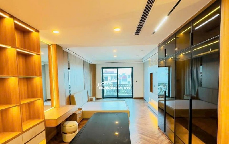 Bán Nhà Mặt Phố Kinh Doanh Nguyễn Văn Cừ 61m, 7 tầng, mt 4m, giá 33.5 tỷ.