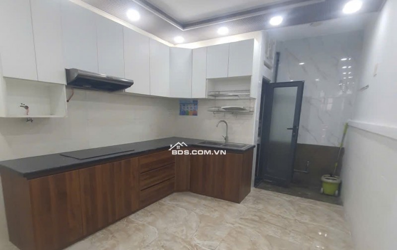 Cho thuê nhà nguyên căn Cách Mạng Tháng 8 Tân Bình, 3.3x11m 4PN giá 18tr tl ít