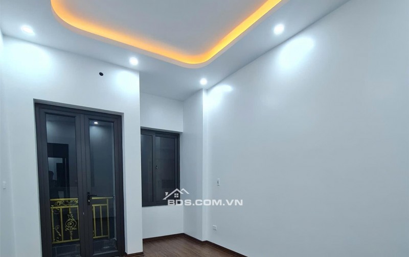 Bán nhà riêng Hoàng Mai, giá 10.6 tỷ, DT 48m2, nhà đẹp mới koong 10m ô tô gần