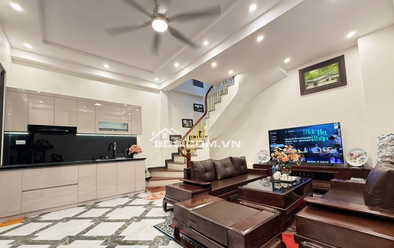 Bán Nhà Ô Tô Trong Nhà, Kim Ngưu, Hai Bà Trưng 30/35m, 5 tầng, mt 5m, giá 14.85 tỷ.