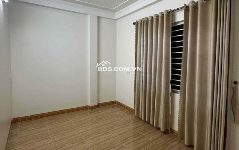 BÁN NHÀ 2.1 TỶ 3 TẦNG 40M2 ( HƯỚNG NAM ) NGÕ CHỢ KÊNH