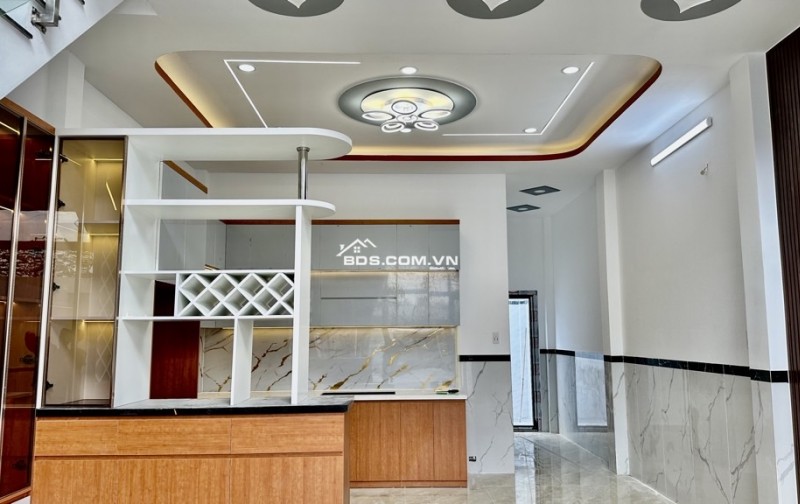 BÁN CĂN NHÀ PHỐ CAO CẤP – XÃ BÀ ĐIỂM – TP HCM • Dt 5m x 20m. Nhà mới hoàn thiện, vào ở ngay.• Kết cấu: 1 trệt, 1 lửng, 3 phòng ngủ, 2 nhà vệ sinh | 4,39 tỷ Vị trí: Ấp 4, xtt, xã Bà Điểm.