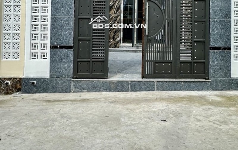 BÁN CĂN NHÀ PHỐ CAO CẤP – XÃ BÀ ĐIỂM – TP HCM • Dt 5m x 20m. Nhà mới hoàn thiện, vào ở ngay.• Kết cấu: 1 trệt, 1 lửng, 3 phòng ngủ, 2 nhà vệ sinh | 4,39 tỷ Vị trí: Ấp 4, xtt, xã Bà Điểm.