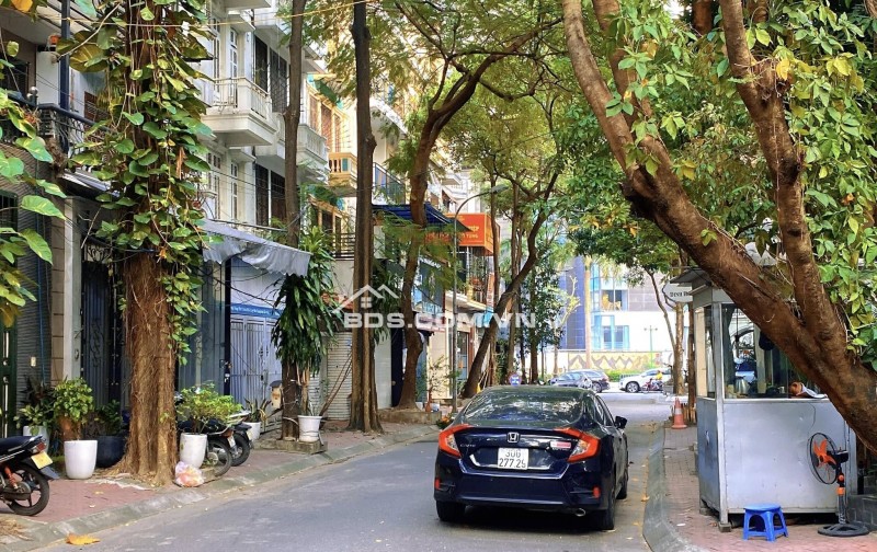 Duy Nhất một căn ! Phân lô mặt ngõ Nguyễn Khánh Toàn, ô tô tránh hoạt động, 80m, Mặt tiền 9m