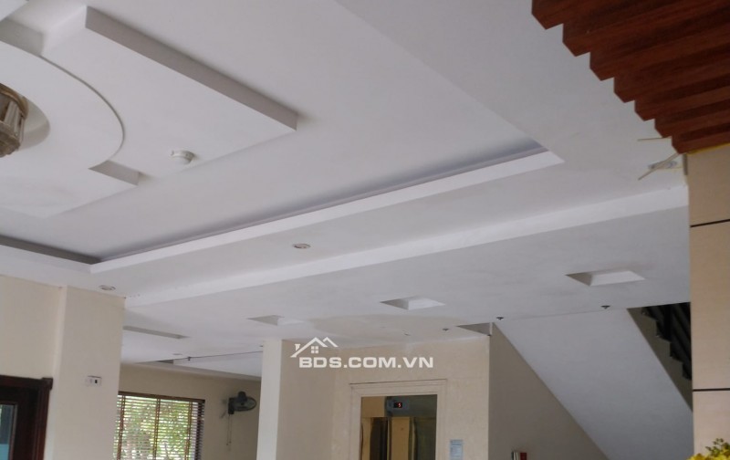 Bán khách sạn 3 sao 11 tầng và Tòa nhà dịch vụ 6 tầng TPVinh Nghệ An, Doanh thu 6,6 tỷ/n