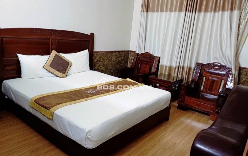 Bán khách sạn 3 sao 11 tầng và Tòa nhà dịch vụ 6 tầng TPVinh Nghệ An, Doanh thu 6,6 tỷ/n