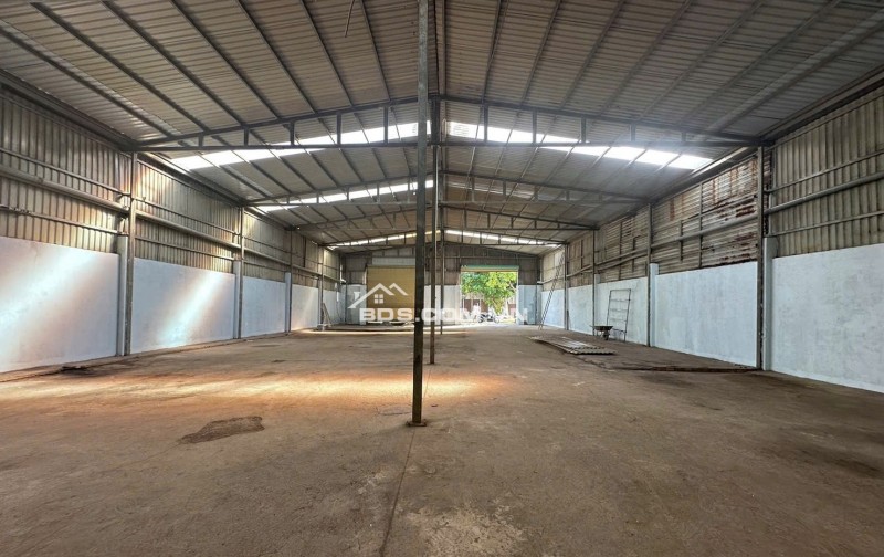 Cho thuê kho xưởng 850m2 Thạnh Lộc 19, gần ngã tư Ga