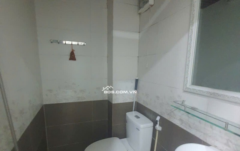 Cho thuê nhà nguyên căn Cách Mạng Tháng 8 Tân Bình, 3.3x11m 4PN giá 18tr tl ít