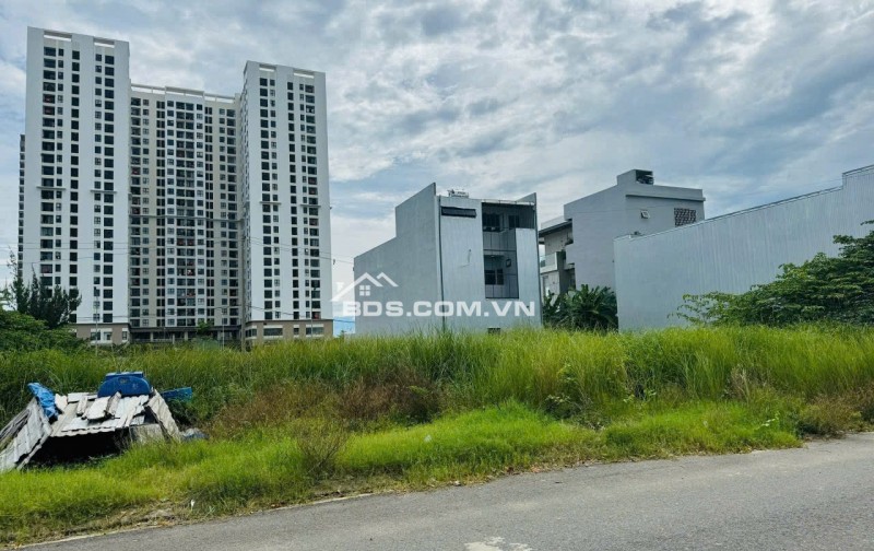 Bán đất đối diện toà chung cư FPT - đường Nguyễn Quý Anh