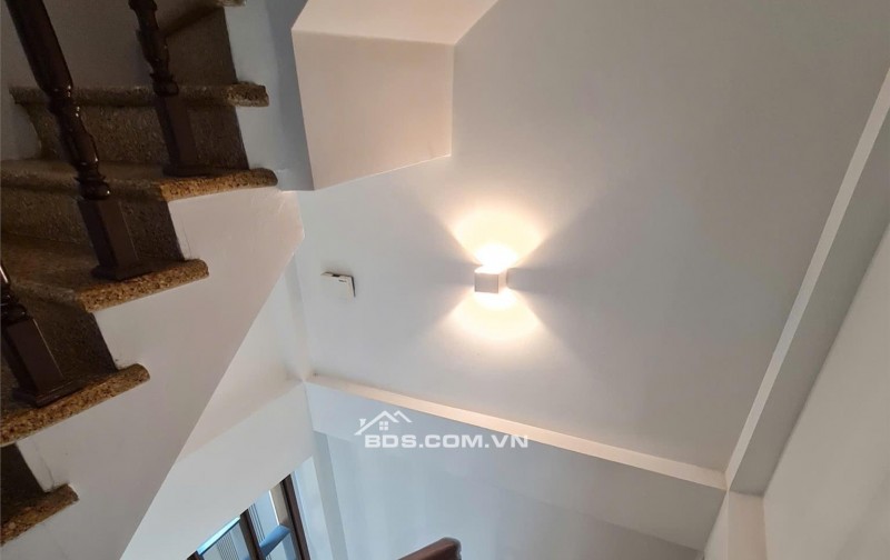 Bán nhà riêng Hoàng Mai, giá 10.6 tỷ, DT 48m2, nhà đẹp mới koong 10m ô tô gần