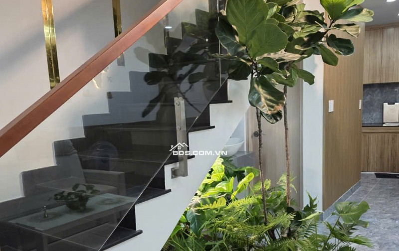 CHUYỂN CÔNG TÁC CẦN BÁN NHÀ MỚI XÂY, THIẾT KỆ HIỆN ĐẠI SANG TRỌNG, DTSD 300m2, P.TÂN TẠO(MỚI)