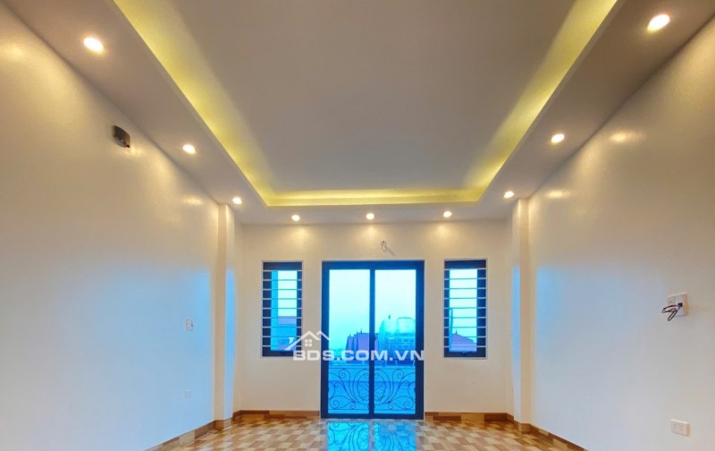 Nhà riêng gần đại học công nghiệp, ô tô đỗ cổng cách phố 40m gần chợ và trường học tại Bắc Từ Liêm