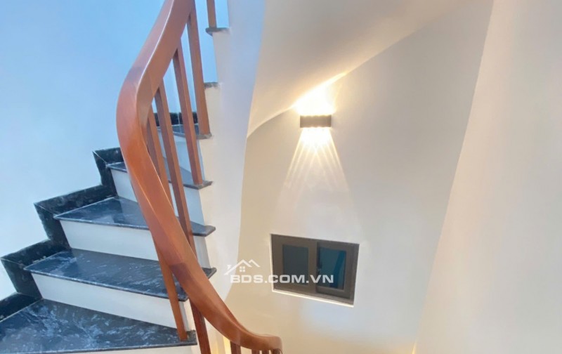 Nhà riêng gần đại học công nghiệp, ô tô đỗ cổng cách phố 40m gần chợ và trường học tại Bắc Từ Liêm